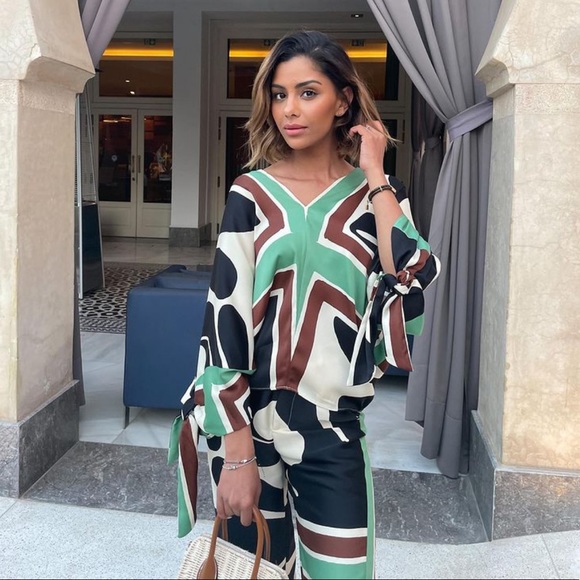 NWT Zara 2 Piece Tied Printed Blouse And Wide Pants Set - Picture 2 of 16